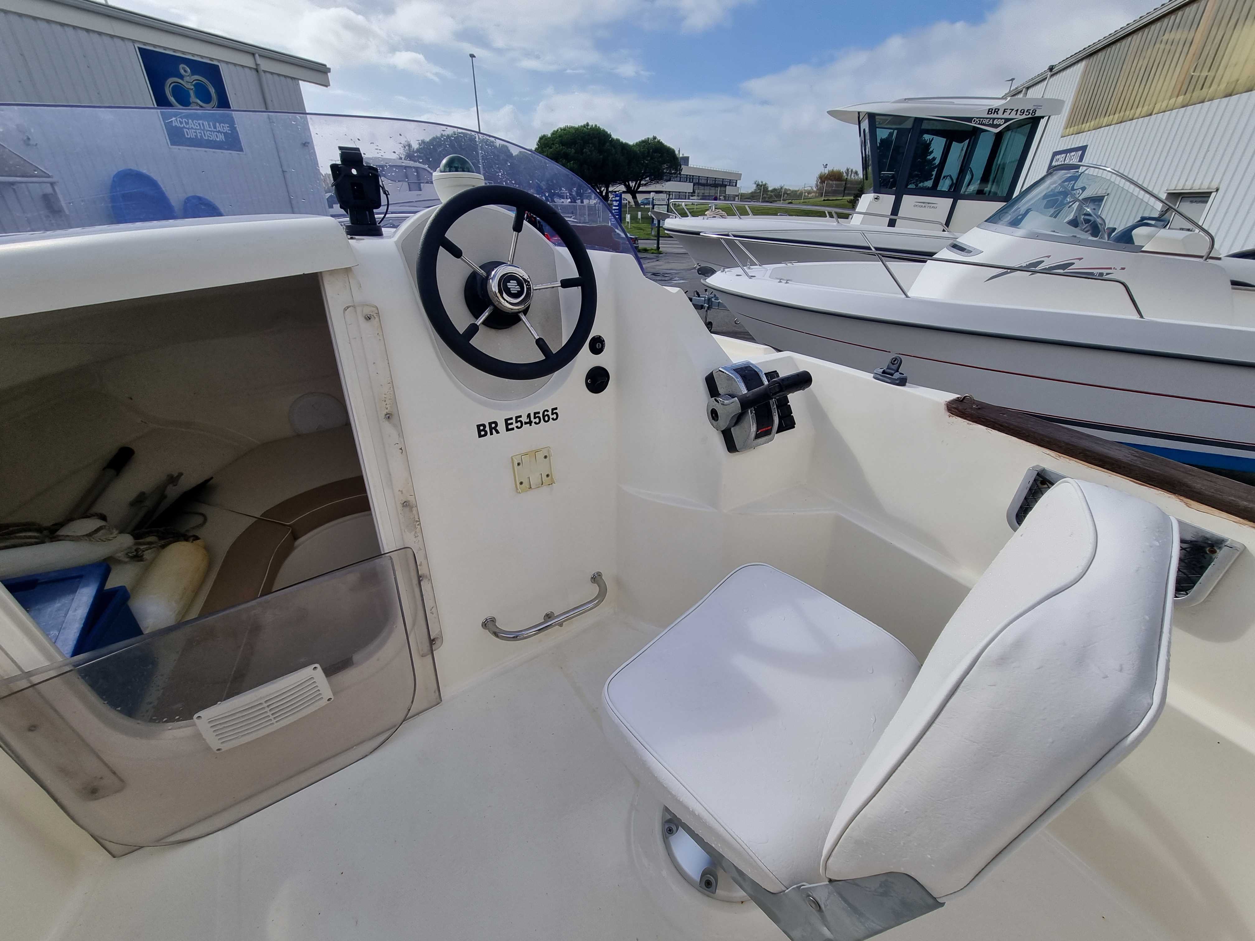 slider 10 Quicksilver Activ 470 Cabin